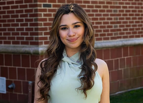 Headshot of Gabriella Vilas Boas
