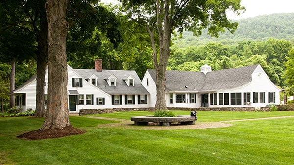 Courtyard in front of the Quinnipiac Alumni House on a summer day